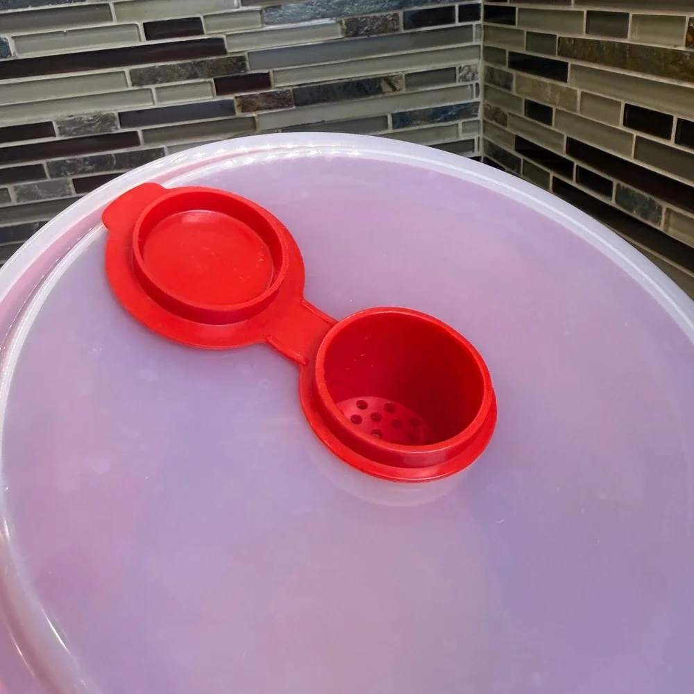 Pampered Chef Microwave Popcorn Maker Red Silicone Collapsible Bowl with Lid